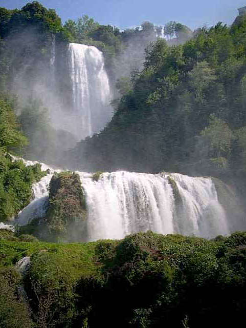 Der Wasserfall "Cascate delle Marmore" in der Nhe von Terni