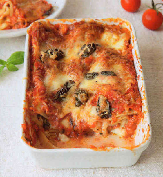 Italienisches Rezept: Lasagne mit Tomaten, Basilikum und Mozzarella