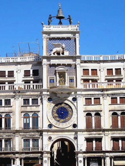 Der Uhrturm mit dem venezianischen Lwen