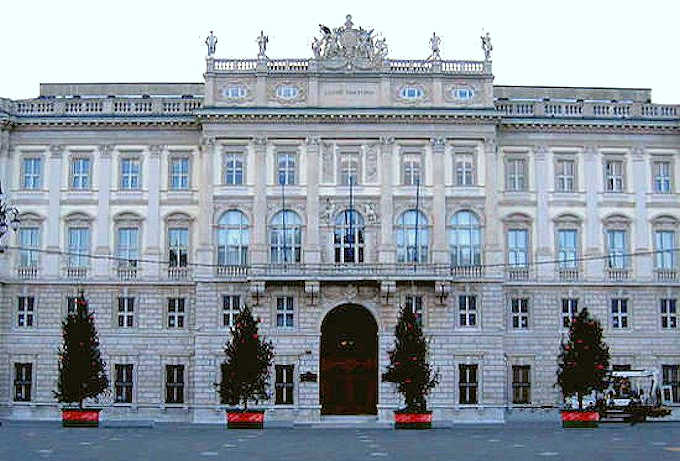 Piazza Unit d'Italia - Palazzo del Lloyd Triestino