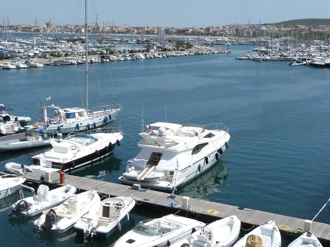 Der tourische Hafen von Alghero