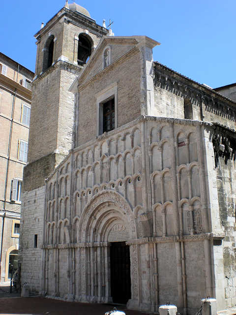 Die Kirche Santa Maria della Piazza