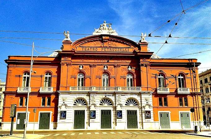 Das Teatro Petruzzelli in Bari