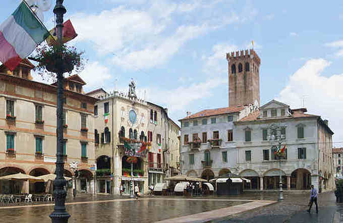 Bassano del Grappa, Piazza della Libert