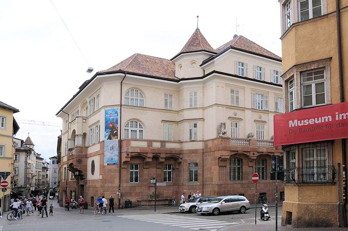 Das Archologiemuseum mit dem "tzi"