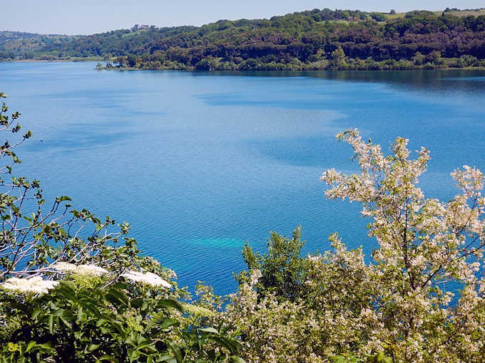 Der Braccianosee ist eine Oase für Erholungssuchende