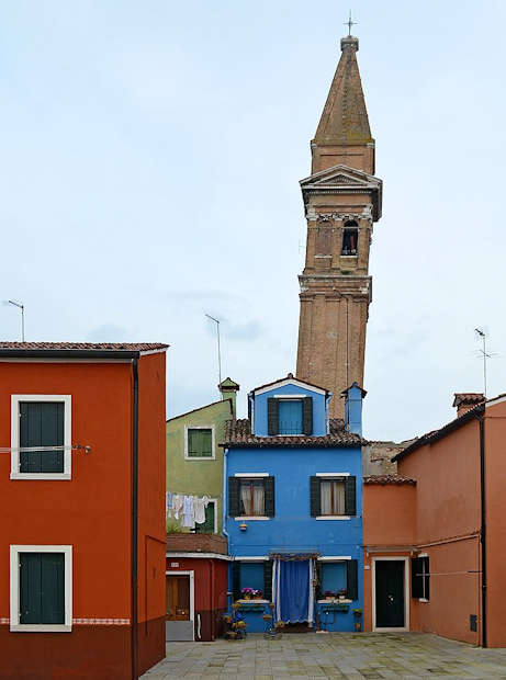 Der Glockenturm der Kirche San Martino