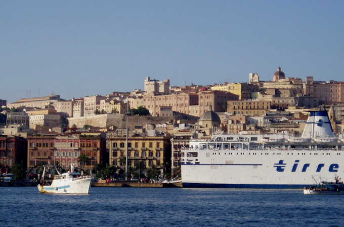 Cagliari vom Meer aus gesehen