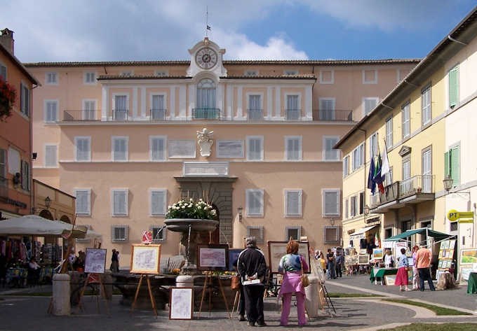 Frontansicht des Papstpalastes