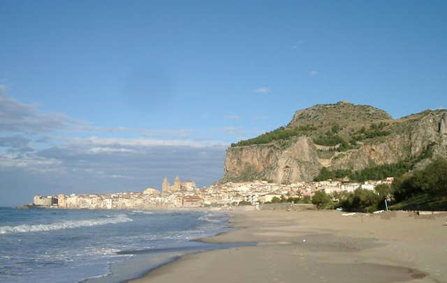Der Strand von Cefalù