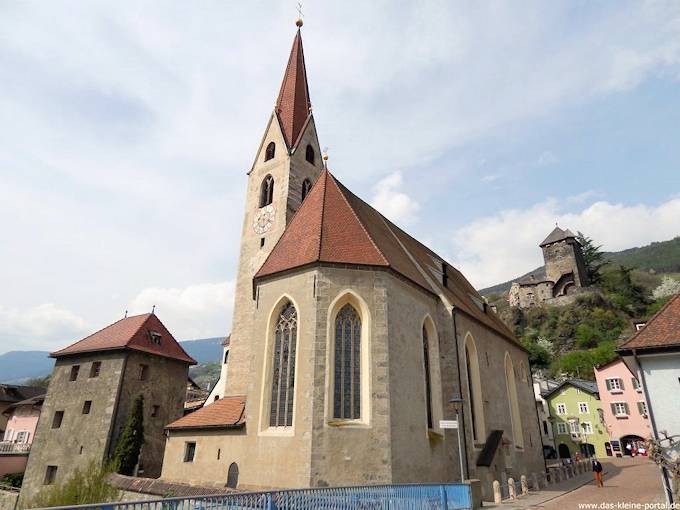 Klausen (Chiusa) - Kirche Sant'Andrea im Zentrum