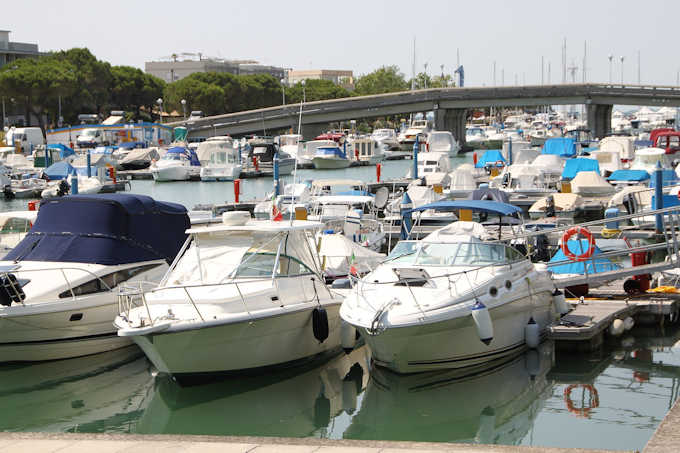 Der tourische Hafen von Lignano