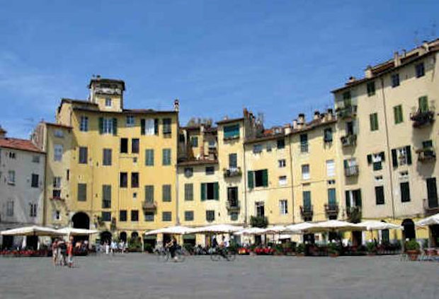 Lucca - Piazza Anfiteatro