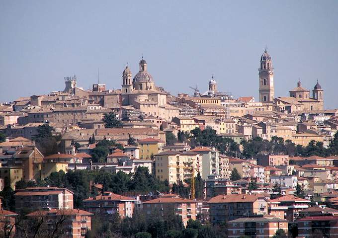 Ein Panorama von Macerata