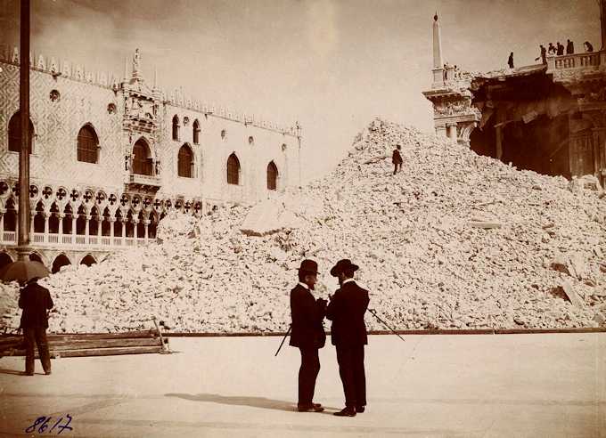 Die Trmmer des Turms nach dem Einsturz im Jahr 1902