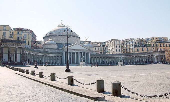 Neapel, Die Piazza del Plebiscito