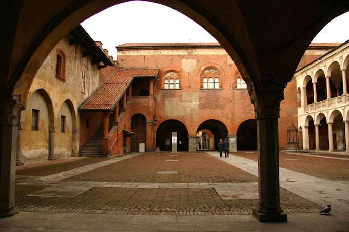 Novara - Der Innenhof des Broletto