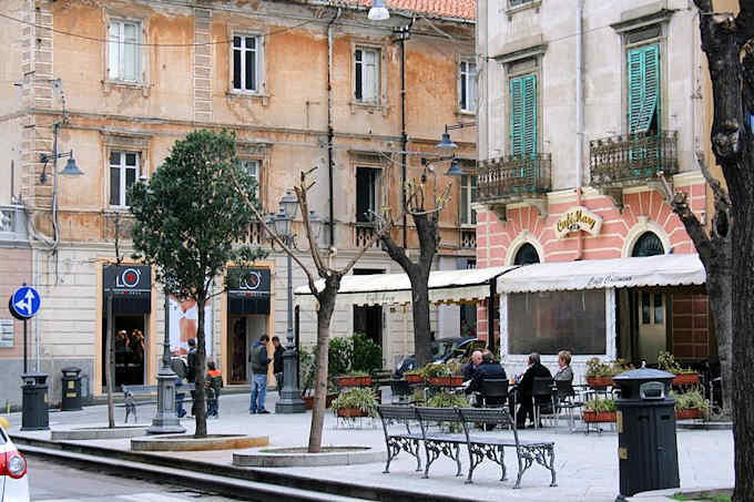 Der Platz "Piazza Regina Margherita" im Zentrum von Olbia