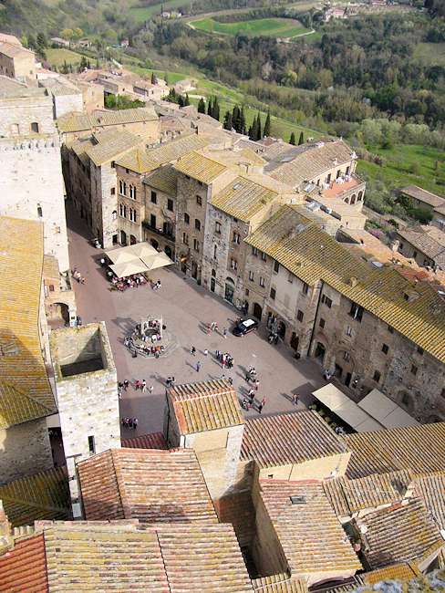 San Gimignano - Piazza della Cisterna