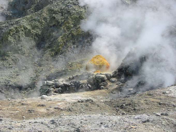 Der Krater der Solfatara in Pozzuoli