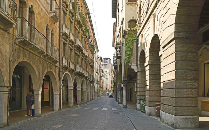 Laubengnge in der Altstadt