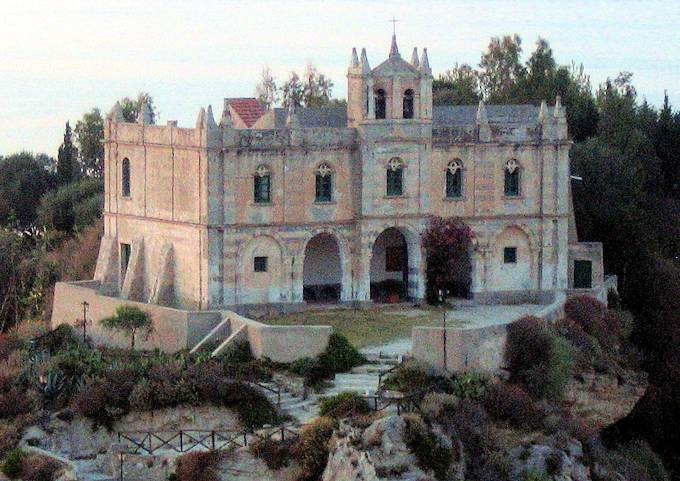 Die Kirche Santa Maria dell'Isola auf der Halbinsel vor Tropea