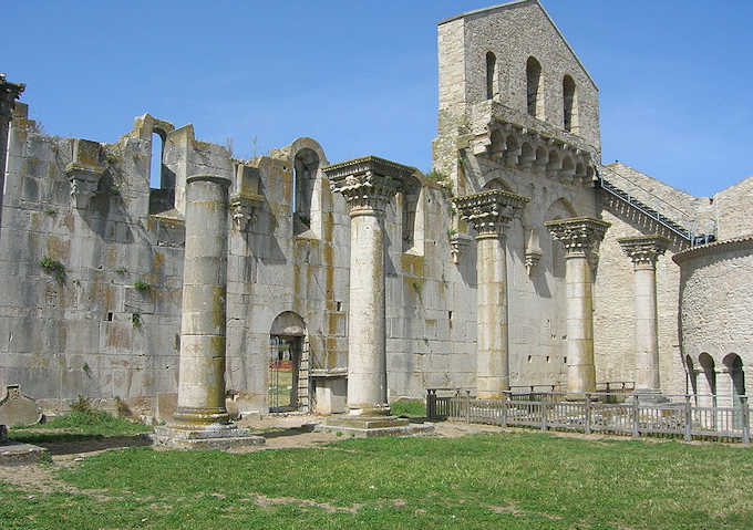 Venosa - Die unvollendete Abtei der Dreifaltigkeit