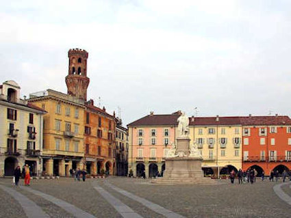 Piazza Cavour, der Hauptplatz von Vercelli