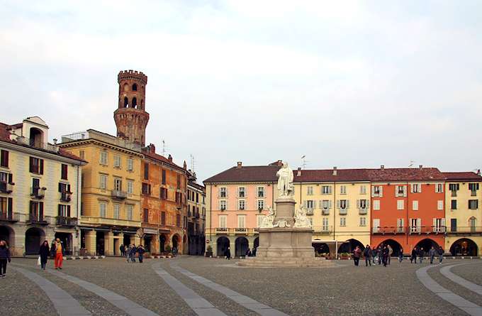 Piazza Cavour, der Hauptplatz von Vercelli